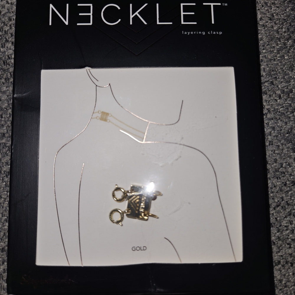 Gold Layering Clasp Necklace
